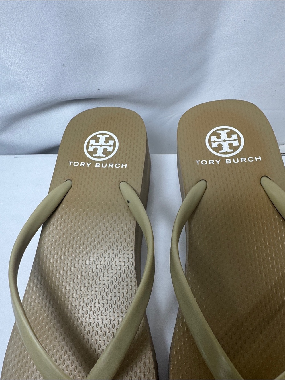 Tory Burch Khaki Thin Wedge Platform Flip Flops Size 8.5 - Picture 2 of 9